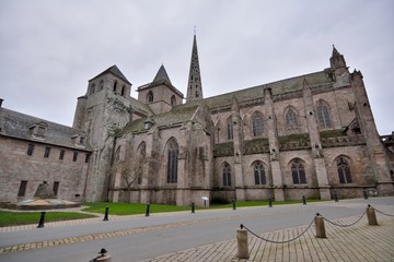 Fototapeta na wymiar La cathédrale Saint Tugdal de Tréguier en Bretagne