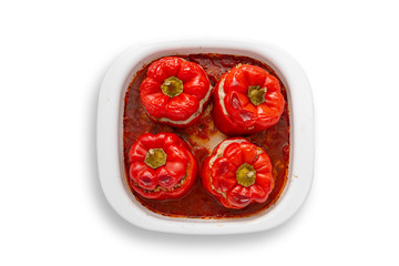gefüllte rote Paprika in Auflaufform