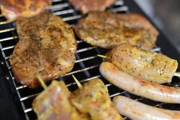 Fleisch Grillen in Deutschland. Steak essen frisch im April. Lieblingsplatz