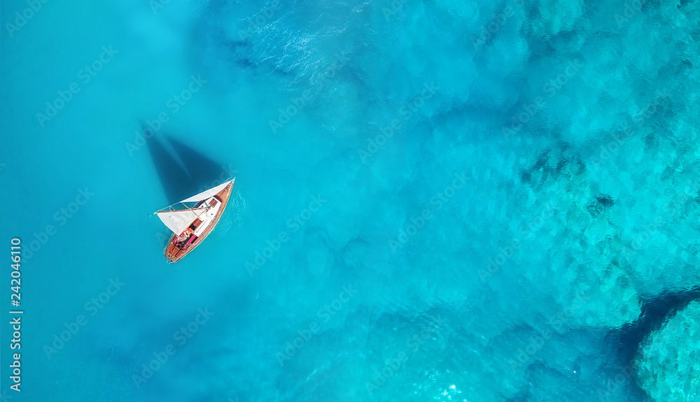 Canvas Prints yacht on the water surface from top view. turquoise water background from top view. summer seascape 