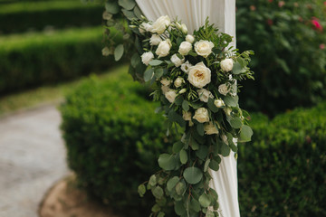 Obraz na płótnie Canvas Flowers on wedding decor, green and white color