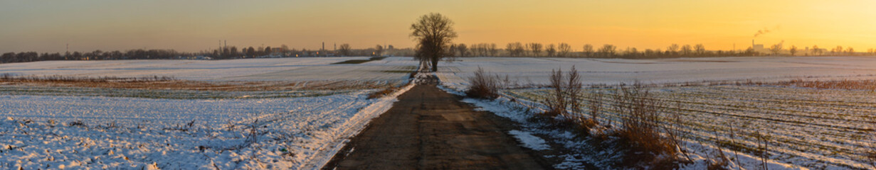 Śląski krajobraz zimowy o zachodzie słońca - obrazy, fototapety, plakaty