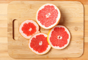 Fototapeta na wymiar sliced grapefruit on a wooden kitchen Board. the view from the top