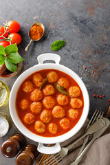Meatballs in tomato sauce