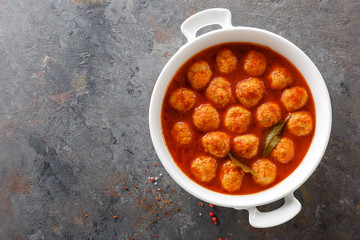 Meatballs in tomato sauce