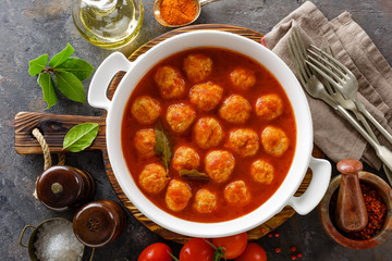 Meatballs in tomato sauce