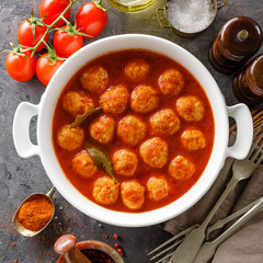 Meatballs in tomato sauce