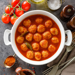 Meatballs in tomato sauce