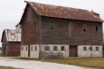 Old barn in the rural Midwest.  Kendall County, Illinois, USA