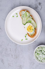 Open sandwich with vegetables