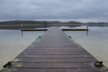 Fototapeta premium ponton de l'étang du puits