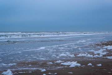 Strand der Nordsee bei Egmond/NL im Winter