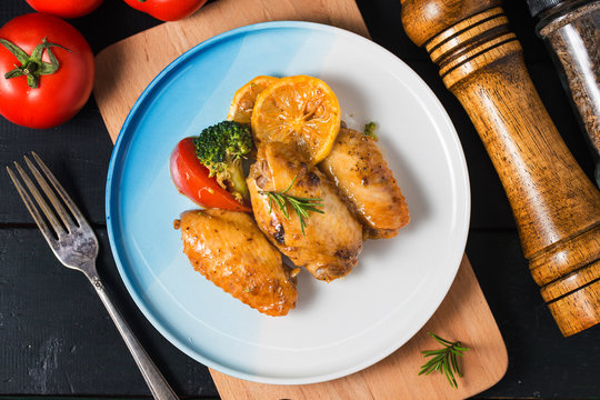 Grilled chicken wings with vegetables and herbs