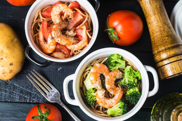 Broccoli, tomato, shrimp and spaghetti