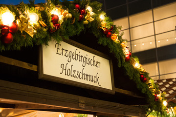 Fototapeta na wymiar Weihnachtsmarkt Bude Erzgebirge