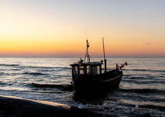 Fischerboot in der Abenddämmerung