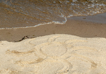 Fototapeta na wymiar Botschaft im Sand - Sonne