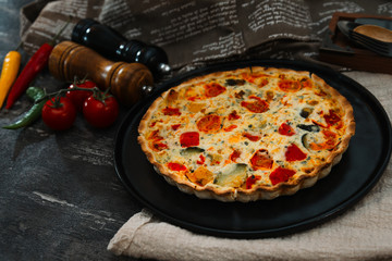 VEGETABLE PIE WITH CHERRY TOMATOES, GRILLED PEPPERS AND COURGETTES With fresh eggs and fresh cream