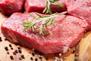 Photo sur Plexiglas Viande viande fraîche avec des ingrédients pour la cuisson