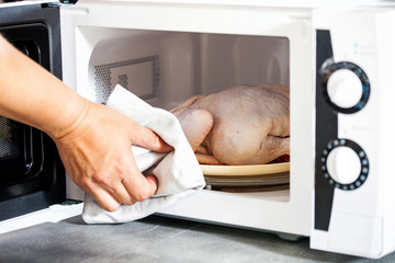 How to Defrost Chicken in Microwave?