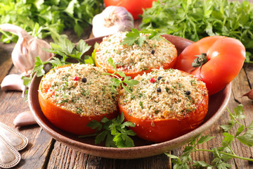 baked tomato with crumbs