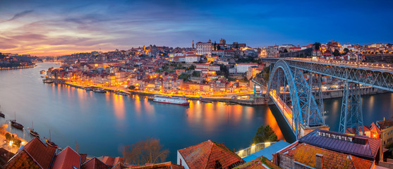 Porto, Portugal. Panoramic cityscape image of Porto, Portugal with the famous Luis I Bridge and the Douro River during dramatic sunset. - obrazy, fototapety, plakaty