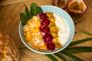 Kokosnuss Bowl Dessert exotisch