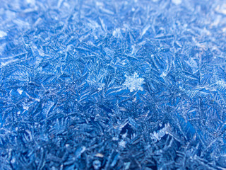 beautiful lone snowflake on ice crystals_1