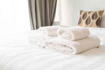Fototapeta na wymiar white towel decoration on bed