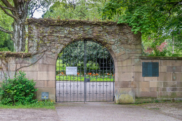 Fototapeta na wymiar Eingang zum Ehrenfriedhof in Heilbronn