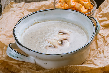 Cream soup of mushrooms