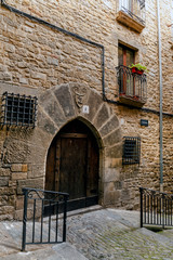Fototapeta na wymiar Puerta historica de mader en Sos del Rey Catolico. Zaragoza. Aragon. España. Europa
