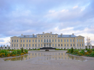 Naklejka premium Rundale palace garden landscape view in Latvia