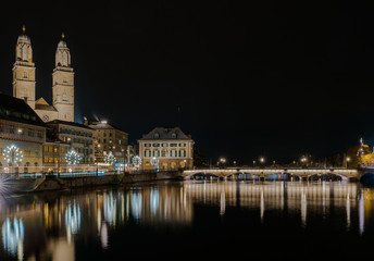 Fototapeta premium Zurich cityscape at night in winter