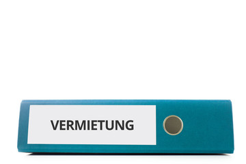 blauer liegender Aktenordner mit Beschriftung Vermietung vor hellem Hintergrund