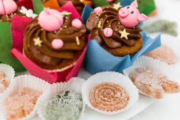 Miss piggy cupcakes - beautiful and delicious cakes decorated with pink cream shaped funny piggy faces, christmas and new year 2019 themed treat for kids party