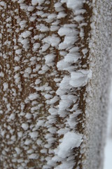 Givre sur un poteau