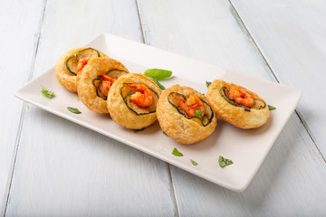 Vol au vent con zucchine e gamberi