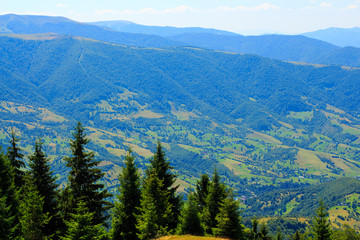 Fototapeta na wymiar Nature in the mountains, beautiful scenery, beautiful mountain scenery, the Carpathian Mountains, a village in the mountains.