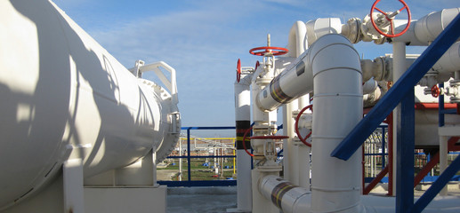 Heat exchangers in a refinery