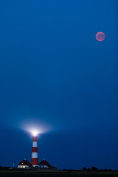 Mondfinsternis am Leuchtturm Westerhever