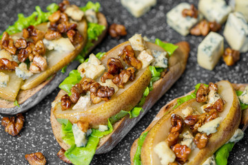 bruschetta with pear, honey, walnut, cheese, green salad and olive oil