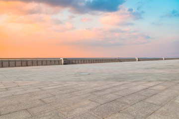 Obraz premium Empty Plaza Bricks and Sky Cloud Landscape..