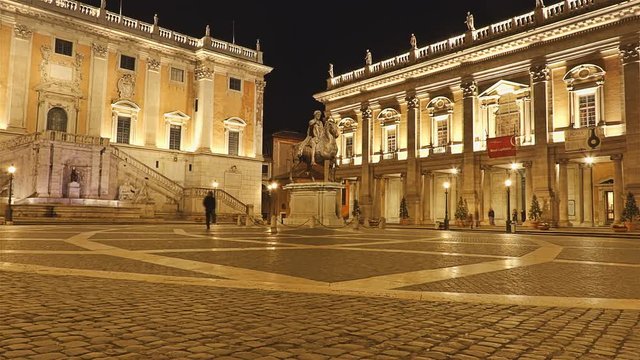 Campidoglio (statue de Marc-Aur&egrave;le) Rome. Time lapse