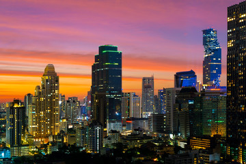 Obraz premium Bangkok Skyscraper Cityscape o zmierzchu, Tajlandia.
