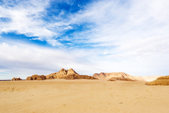 Panoramic view of the desert of Wadi Rum © Irina84