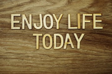 Fototapeta premium Enjoy Life Today text message on wooden background