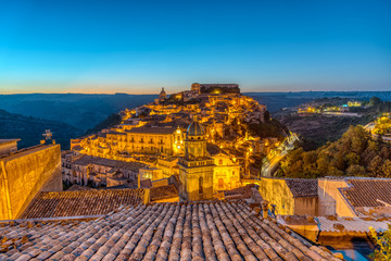Fototapeta na wymiar Sunrise at the old baroque town of Ragusa Ibla in Sicily, Italy