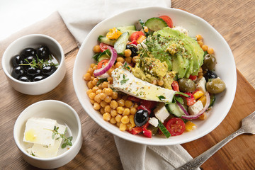 Salad with chickpeas, feta and avocado