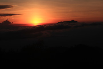 Fototapeta na wymiar beutiful landsape sunrise over the Bromo mountain